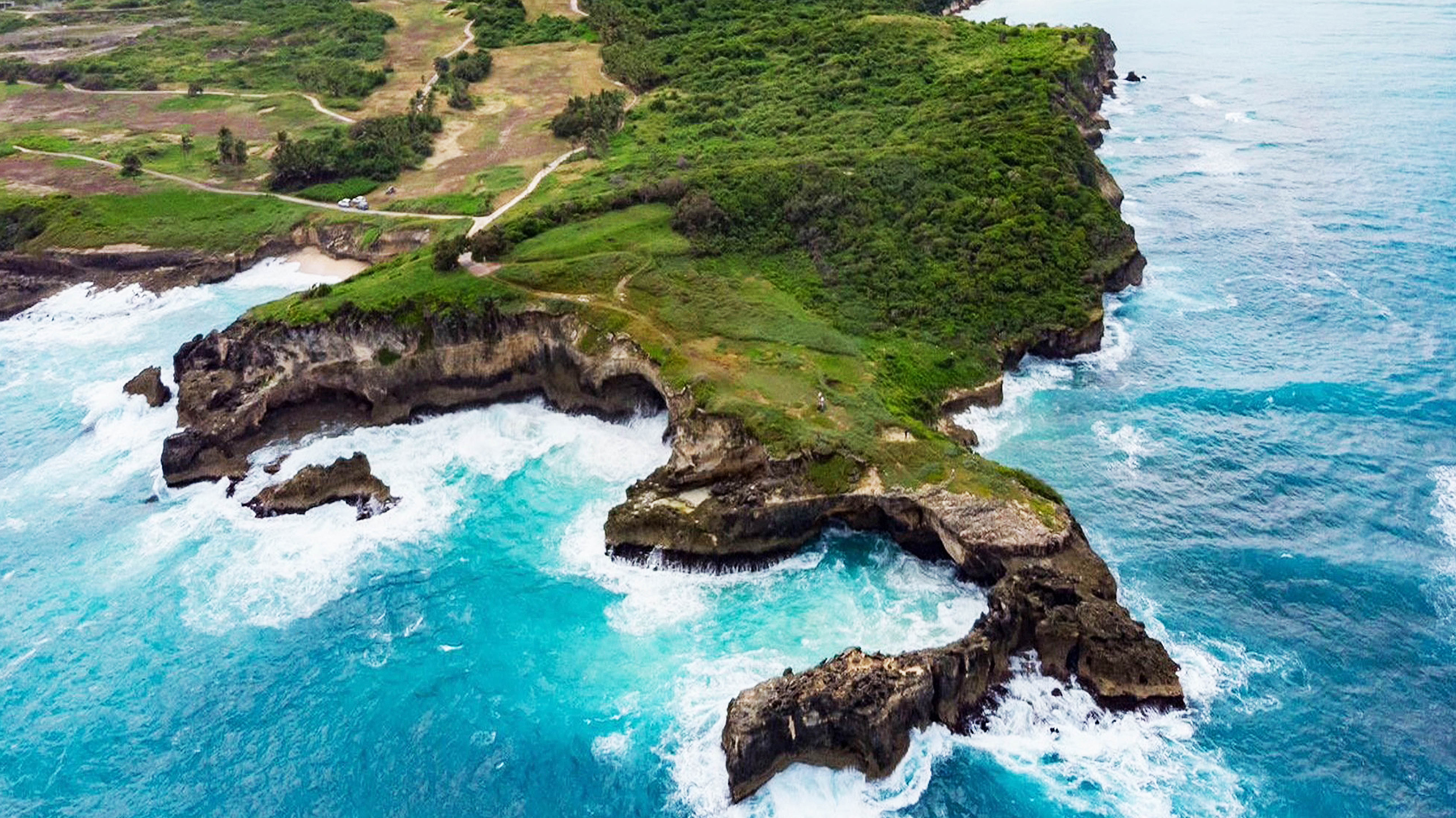 Ritz Carlton Hotel Yanuna. Rocky coastline cliffs along the Yanuna shoreline.